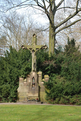 Hauptkreuz auf der Mittelachse