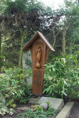 Holzkreuz mit Mariendarstellung