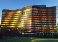 Gebäude des Deutschen Industrie- und Handelstages in Bayenthal (© Günther Ventur)