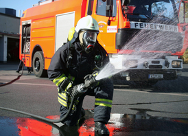Brandbekämpfung (&copy; Viktor Dahmen)