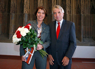 Ehrenamtspatin Bettina Böttinger und Oberbürgermeister Jürgen Roters (© Till Müllenmeister)