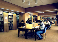 Kunst- und Museumsbibliothek - Lesesaal im Museum Ludwig (© Museen Köln)
