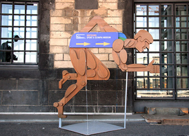 Hinweis auf Sport- und Olympiamuseum (© Volker Hilgert)