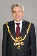 Oberbürgermeister Jürgen Roters mit Amtskette (&copy; Stadt Köln)