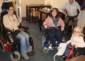 Girls Day 2010: Zwei Mädchen im Bürgerzentrum Deutz im Gespräch (&copy; Stadt Köln)