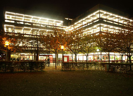 Die Zentralbibliothek bei Nacht (© StadtBibliothek Köln)