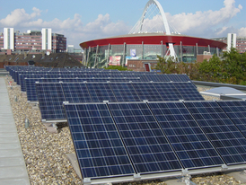 Photovoltaikanlage auf einem Schuldach (&copy; energiebau)