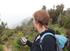 Wanderin mit GPS-Gerät (&copy; Sven von Loga)