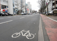 Neue Fahrradpiktogramme auf der Weißhausstraße (&copy; Stadt Köln/Peter Lemke)