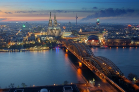 Kölner Skyline inn der Dämmerung (Copyright by PantherMedia) (© PantherMedia)
