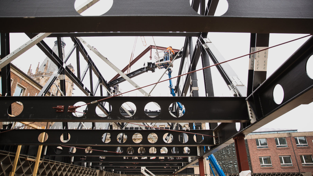 Montage der Dachpyramiden