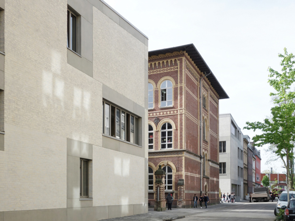 Außenansicht des Erweiterungsbaus der Geschwister-Scholl-Realschule