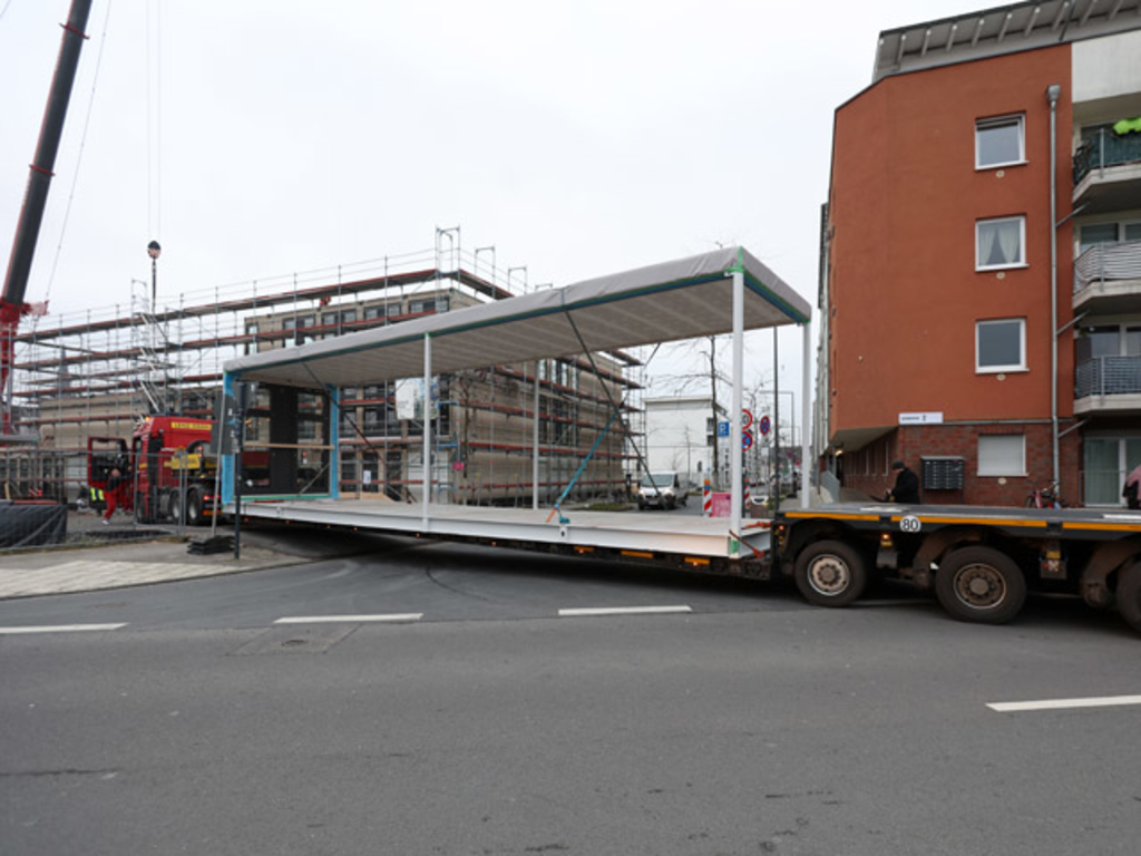 Modulbauteil wird angeliefert