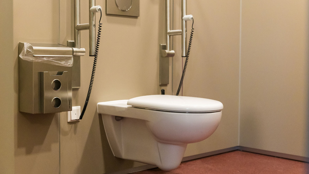 Innenansicht barrierefreie Kabine der modularen Toilettenanlage