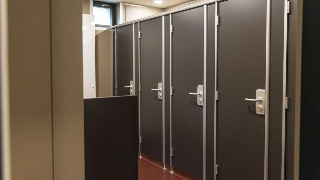 Außenansicht Kabinen der modularen Toilettenanlage