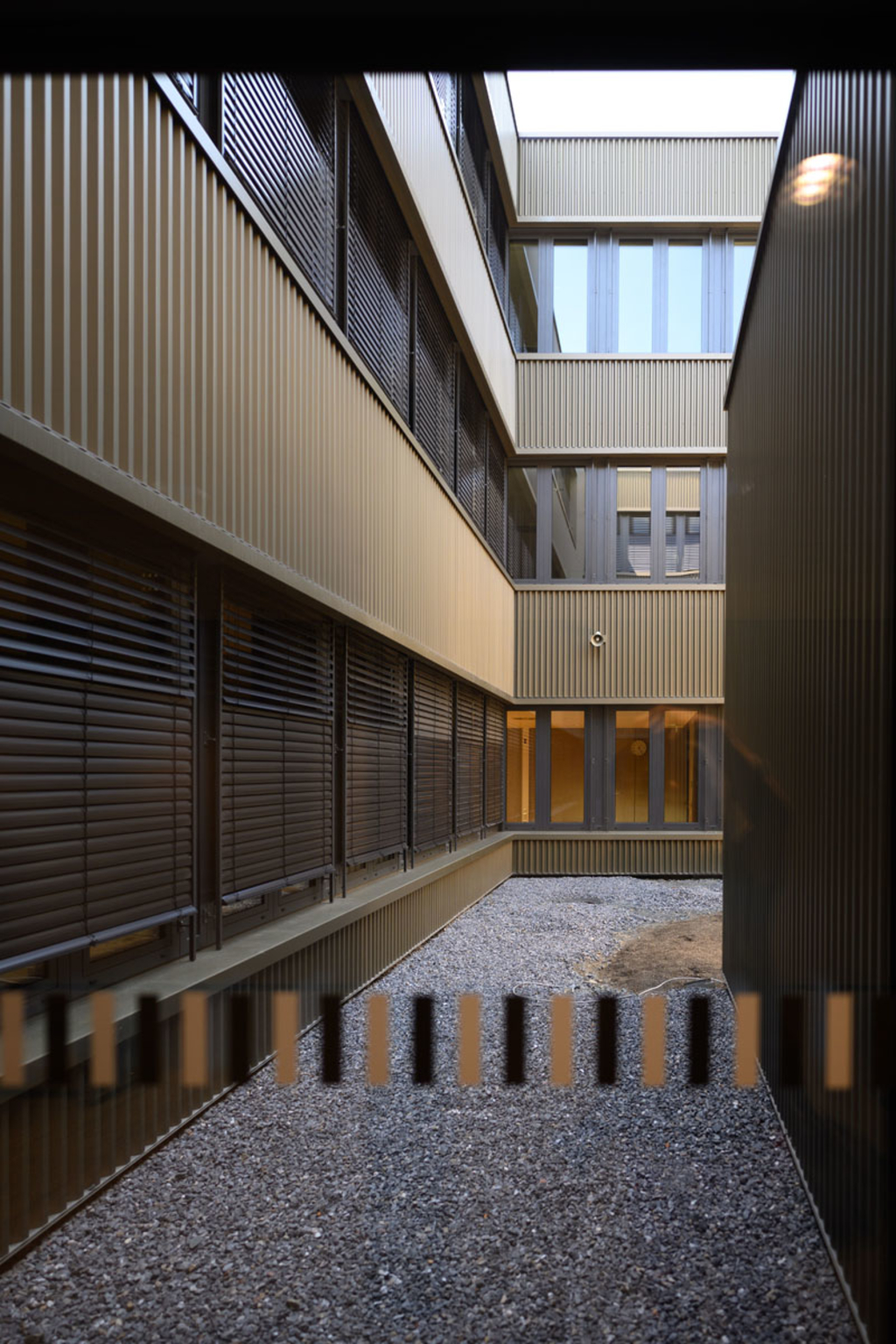 Lappen auch zu den Innenhöfen hin gelegen sorgen im Sommer für natürliche und damit klimafreundliche Beschattung.