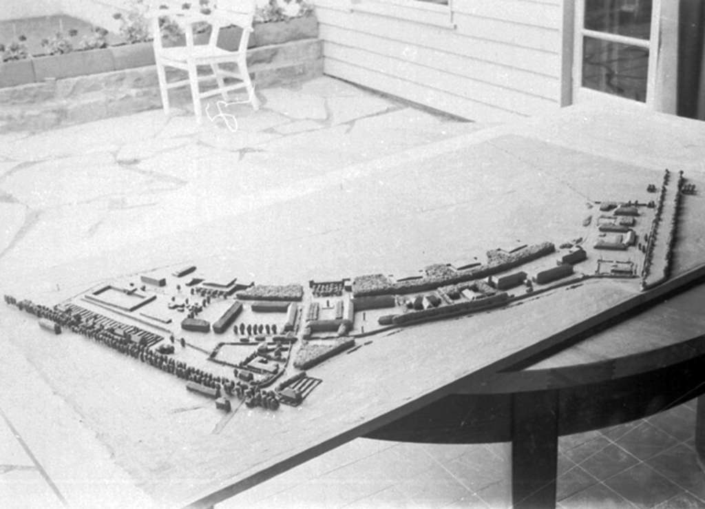 August Kreyenkamp: Modell des Fliegerhorst Ostheim, RBA MF077752