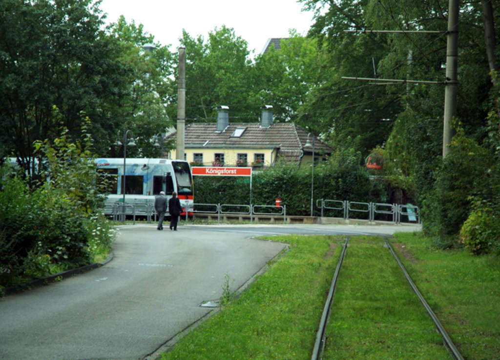 Endhaltestelle der Stadtbahn-Linie 9 in Rath/Heumar
