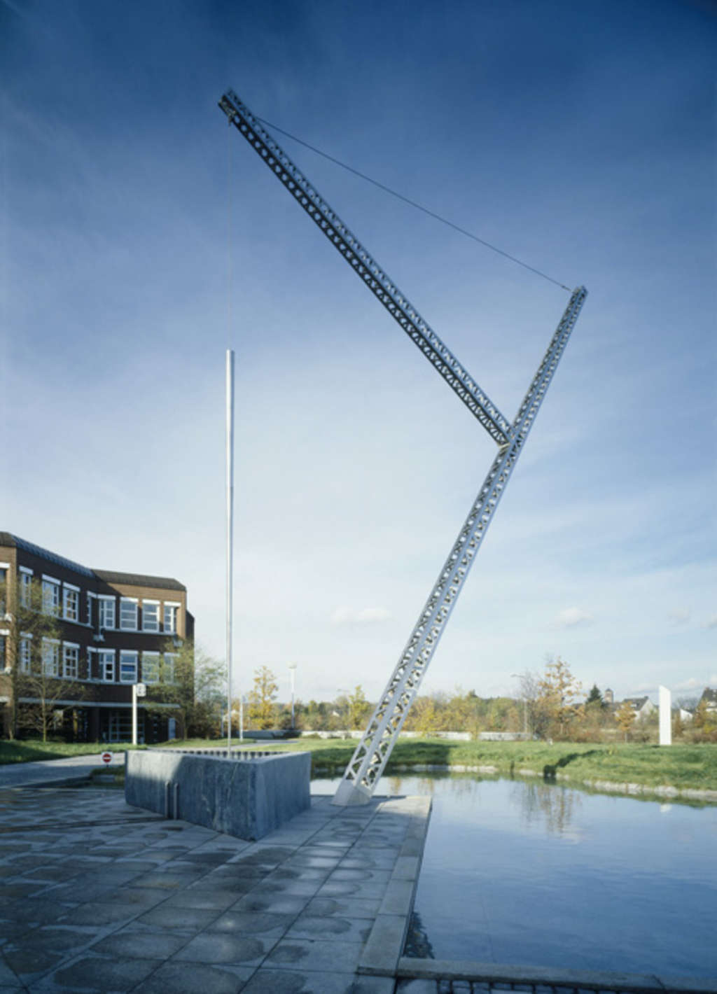 Gravitationswasserplastik von Klaus Rinke auf dem Gelände der Axa in Holweide, RBA C005746