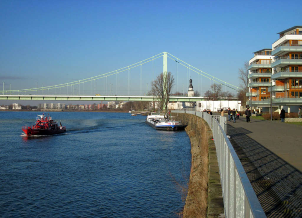 Am Mülheimer Rheinufer