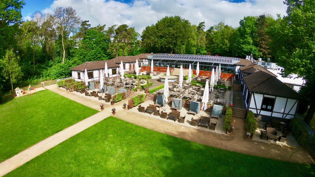 Blick auf die Außenanlage des Club Astoria