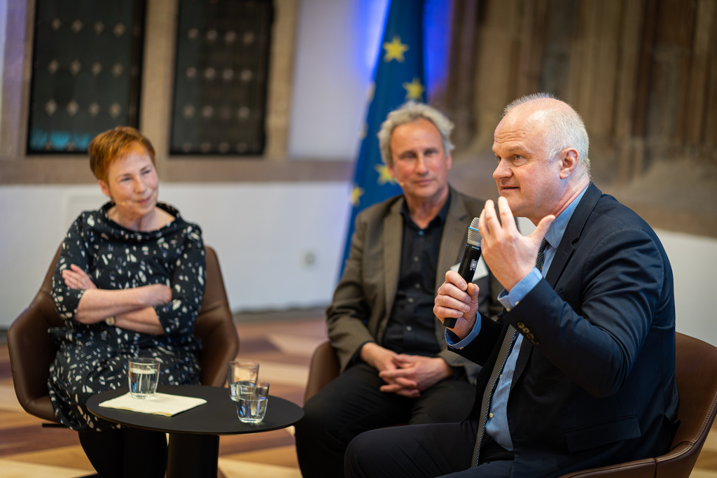 Brigitte Glaser, Michael Serrer, Étienne Sur