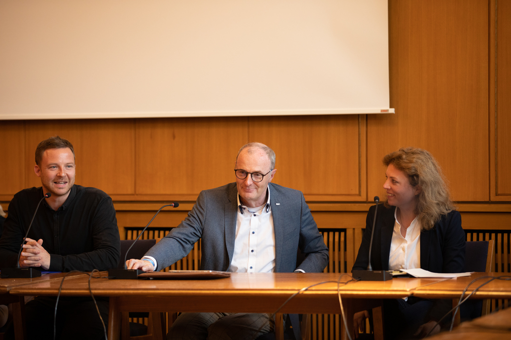 Dennis Michels, VHS Köln, Bürgermeister Dr. Heinen und Cora Pfafferott, Stadt Köln