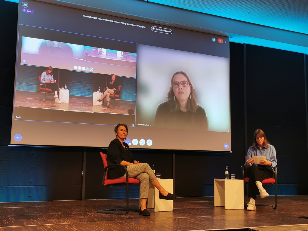 Sexualisierte Gewalt im Fokus auf dem Podium