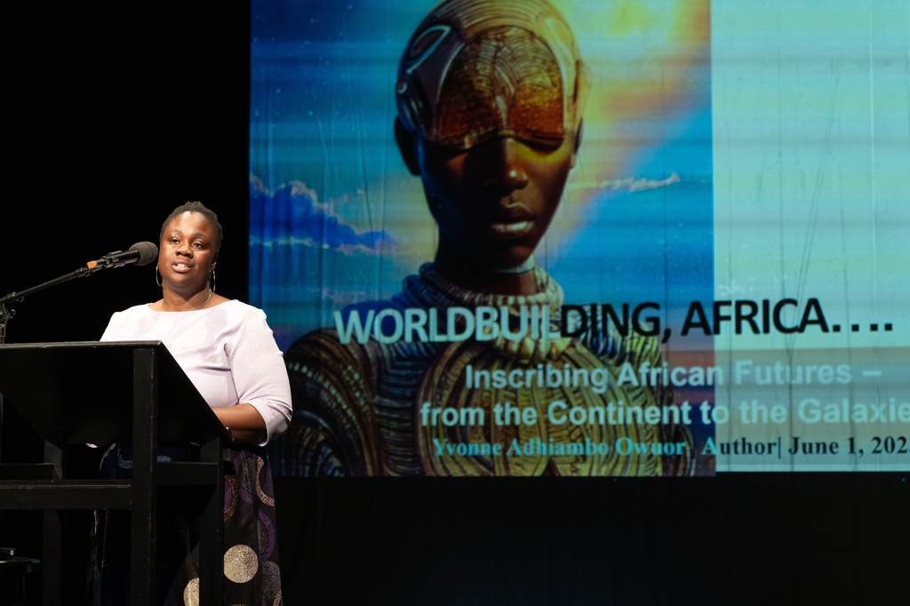 African Futures  N’joula Baryoh führt durch das Programm