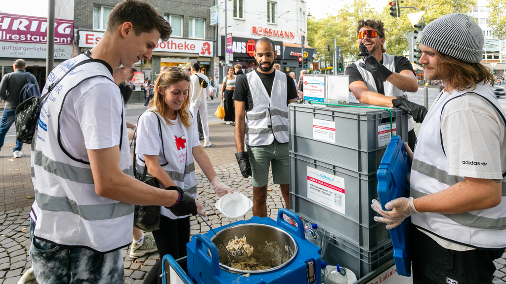 Mitarbeitende der PPM Agentur engagieren sich bei Straßenwächter e. V., Link auf Corporate Volunteering – Wie geht das? - Stadt Köln