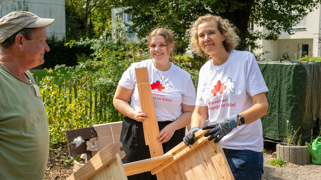 Mitarbeitende von Randstad engagieren sich bei den Sozial-Betriebe-Köln in Riehl