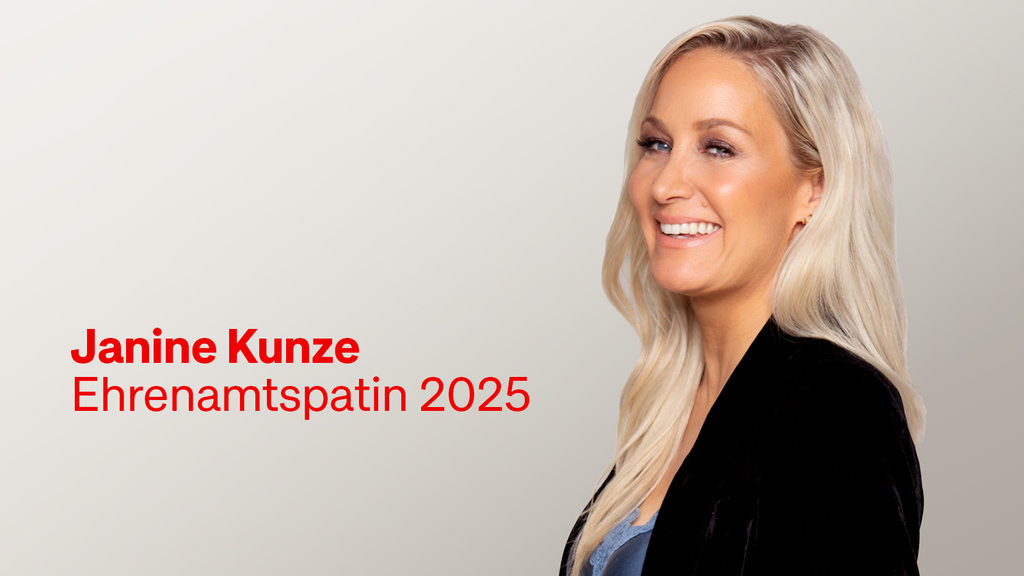 Foto von Janine Kunze mit Text in Rot: Janine Kunze Ehrenamtspatin 2025