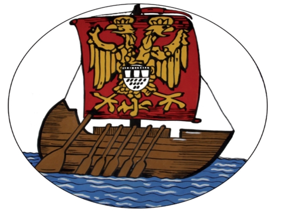 Logo: Wasser, darauf ein historisches, hölzernes Boot mit Rudern und einem Segel, das das Kölner Wappen zeigt