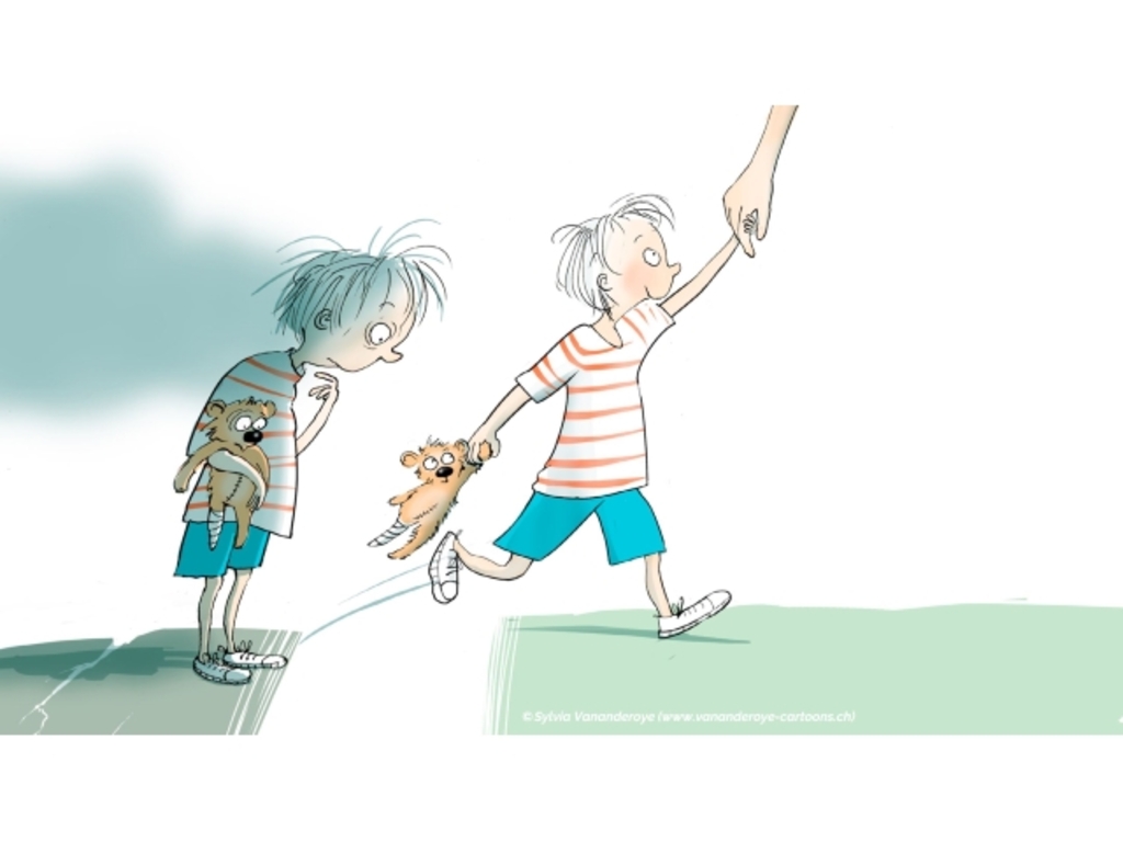 Karikatur eines Jungen mit Stofftier im Arm, der ratlos vor einer kleinen „Unüberwindbarkeit“ im Boden steht. Eine große Hand, vom oberen Bildrand kommend, greift seine Hand und hilft ihm beim entscheidenden Schritt.