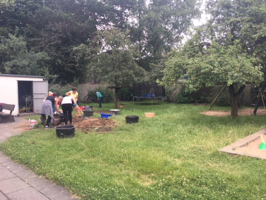 Gartenarbeiten im Rahmen der Aktion StadtAktiv 2018