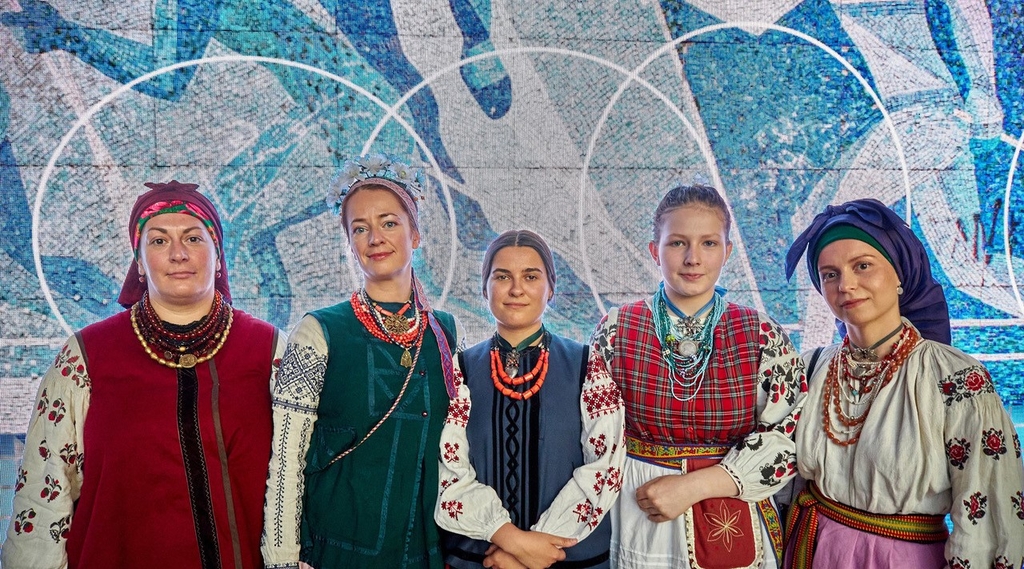 Foto des Ukrainischen Tanzteams in traditioneller Kleidung