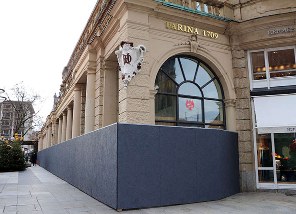 Dom-Hotel auf dem Roncalliplatz mit der Baustelleneinhausung