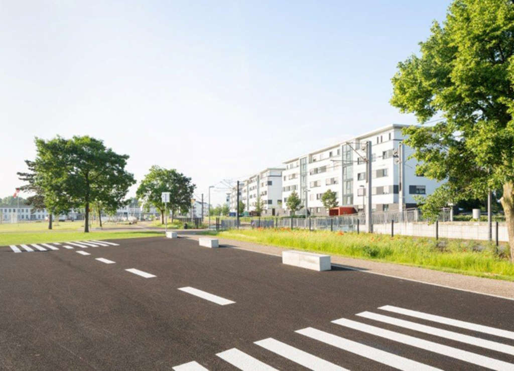 Butzweiler Hof - alte Start- und Landebahn, Häuser, Bahnhalteste