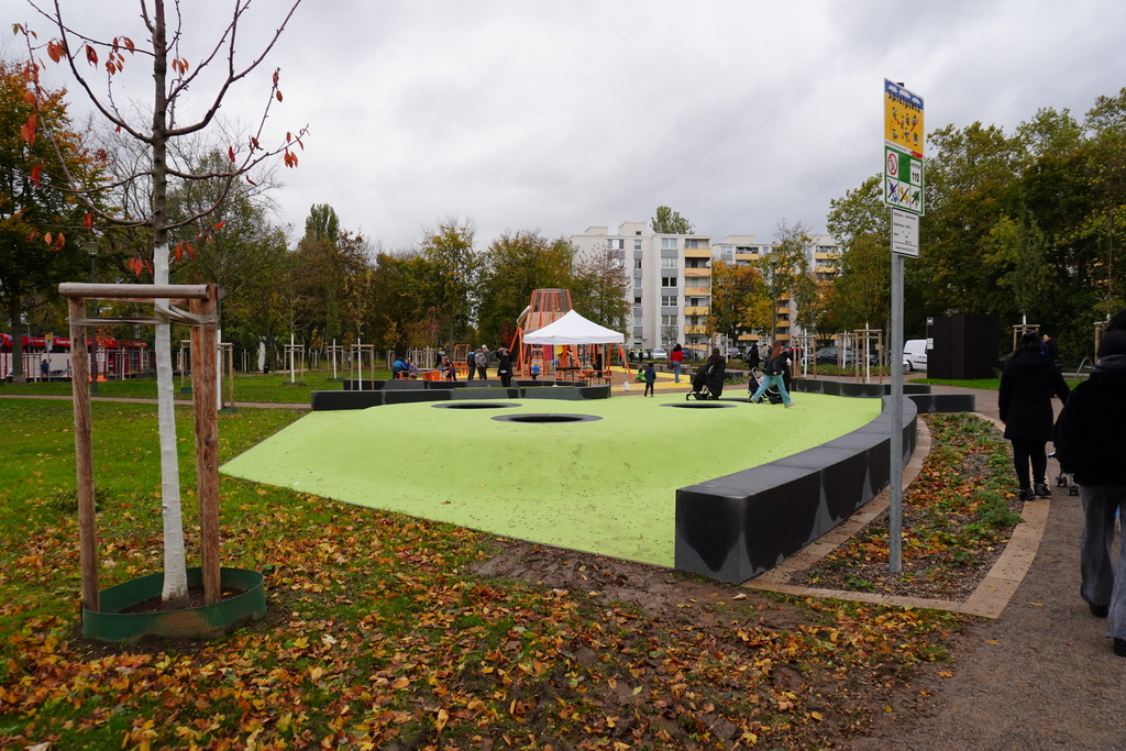 Parkanlage Glashüttenstraße mit Spielgeräten