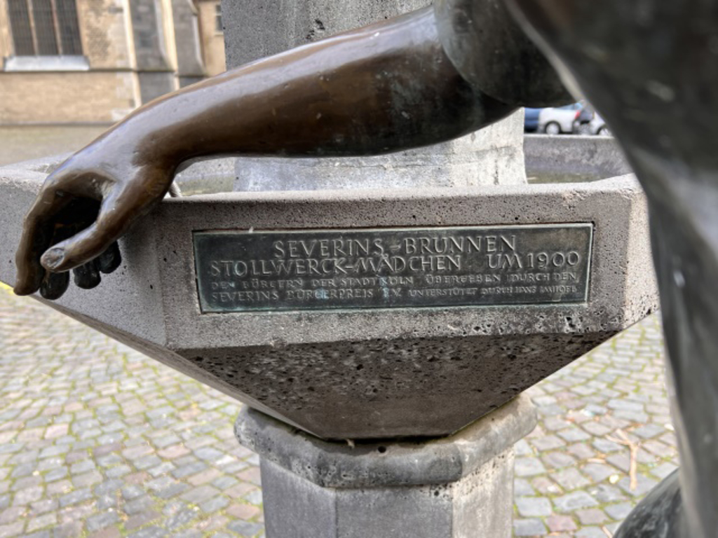 Stollwerck Mädchen am Severins-Brunnen