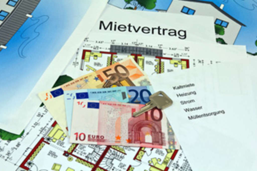 Ein Mitvertrag mit Euro Scheinen die darauf liegen, Link auf Vermietung und Verpachtung