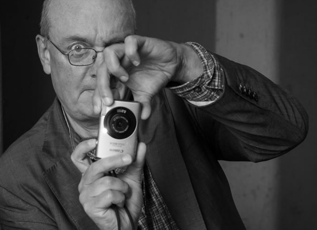 Foto von Stan Lafleur mit Kamera in der Hand