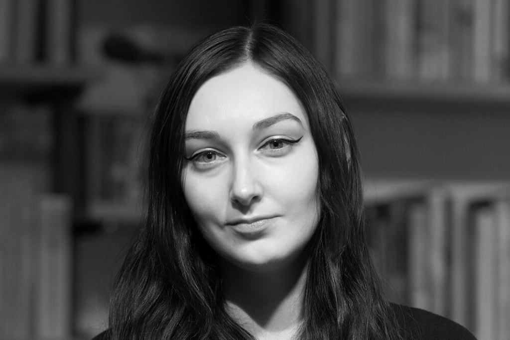 Porträt von Mirjam Kay Mashkour, Link auf Rolf-Dieter-Brinkmann-Stipendium für Literatur 2024 - Stadt Köln