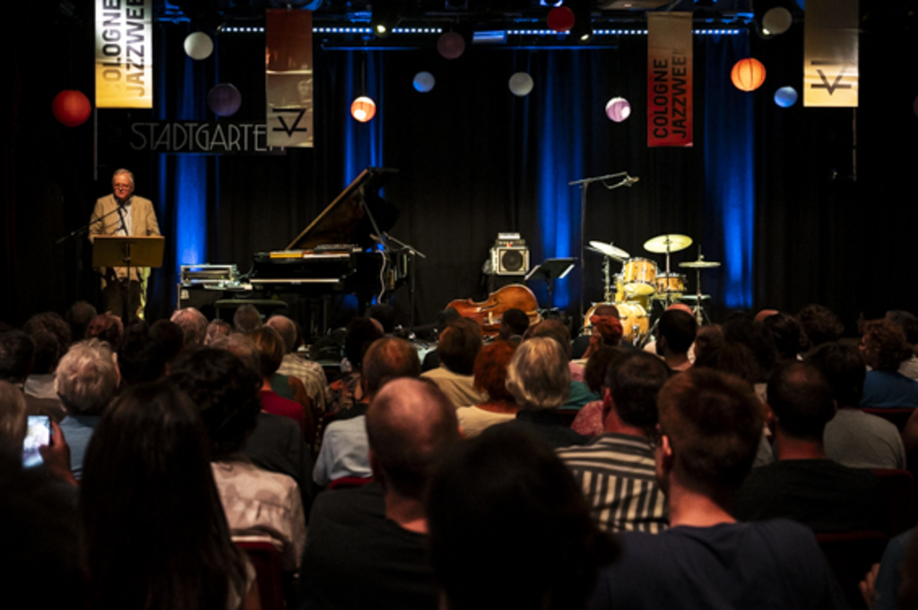 Professor Dr. Dieter Schütz für die Horst und Gretl Will-Stiftung