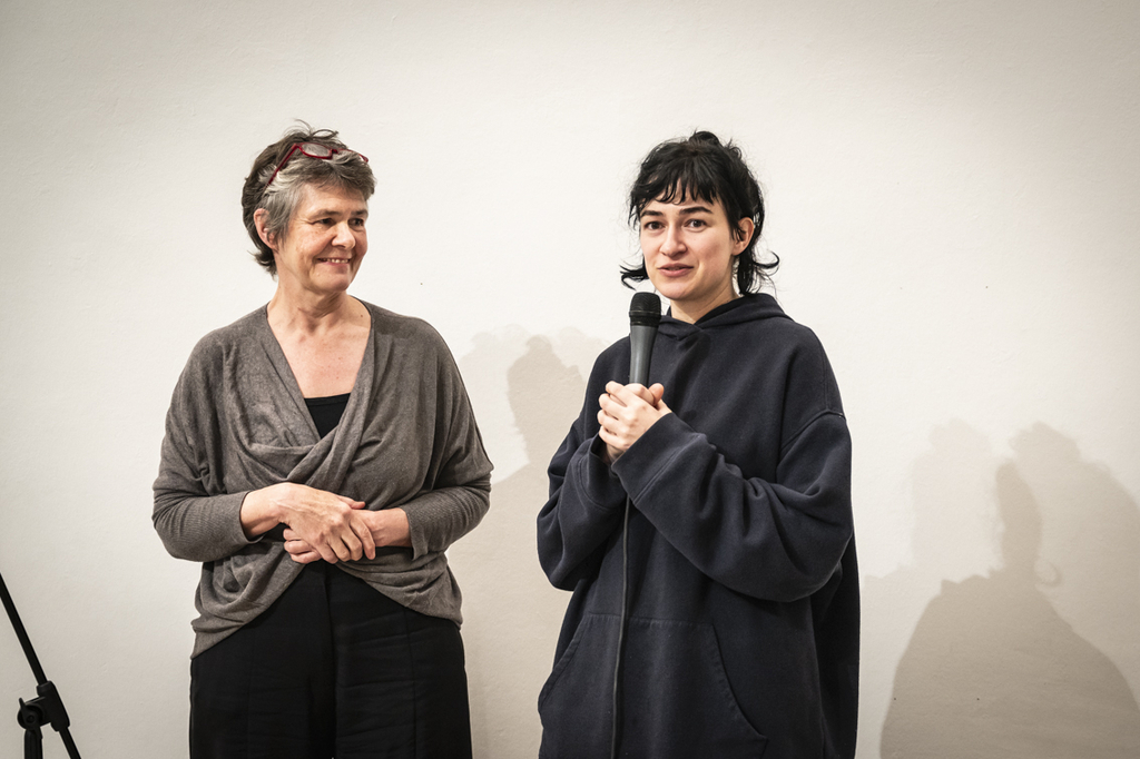 Die Preisträgerin Cristiana Cott Negoescu bedankt sich gerührt