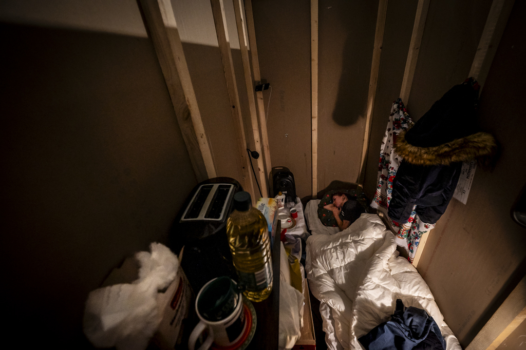 Die "Wohnboxen" zeigen das beengte und verdichtete Leben von Leih- und Wanderarbeitern