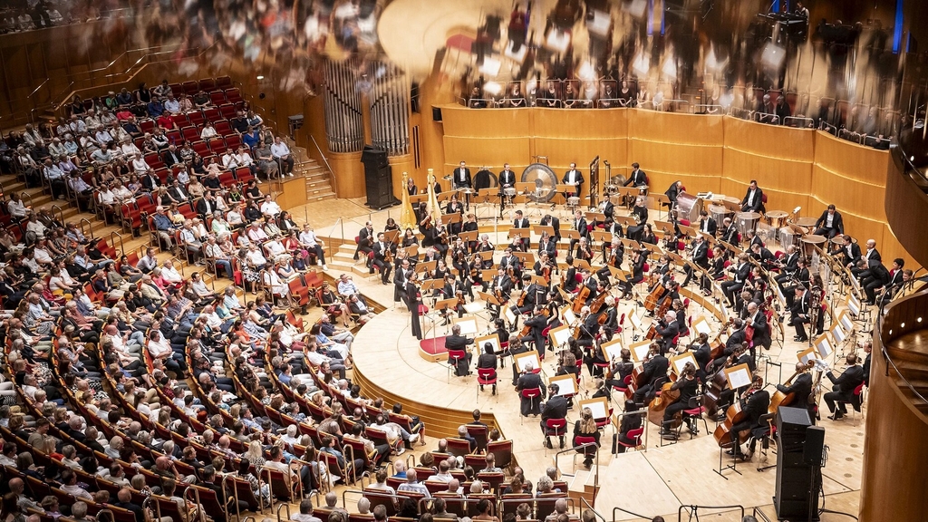 Foto des Gürzenich Orchesters in der Philharmonie mit Publikum