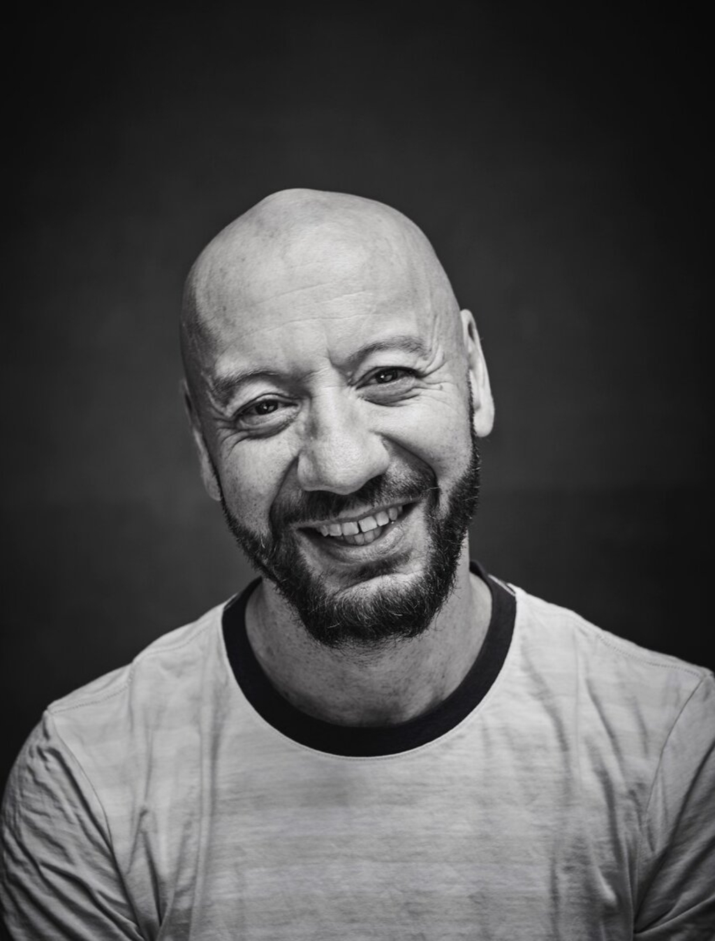 Portrait mit Selim Özdogan (schwarz-weiß)