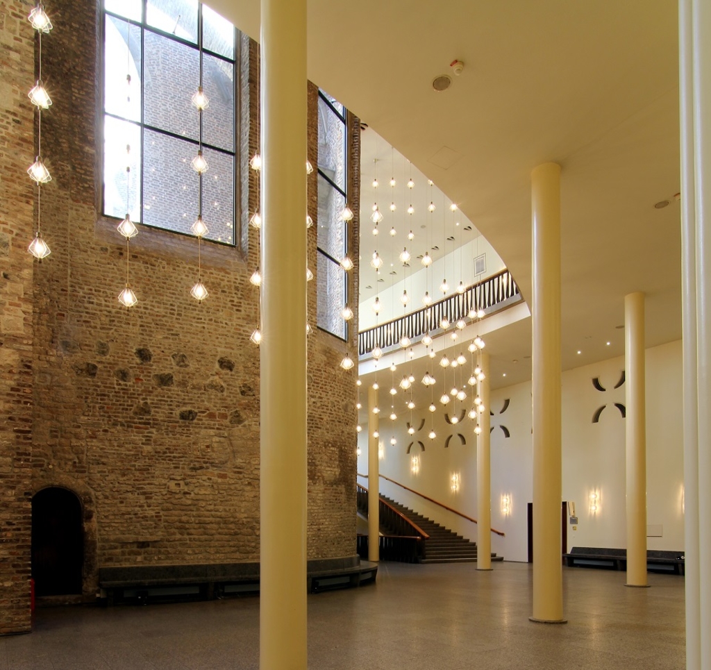 Gürzenich innen mit mittelalterlichem Mauerwerk