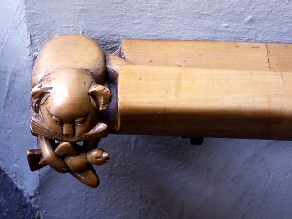 Gürzenich zu Köln – Detailansicht Handlauf mit jagender Katze als Abschluss